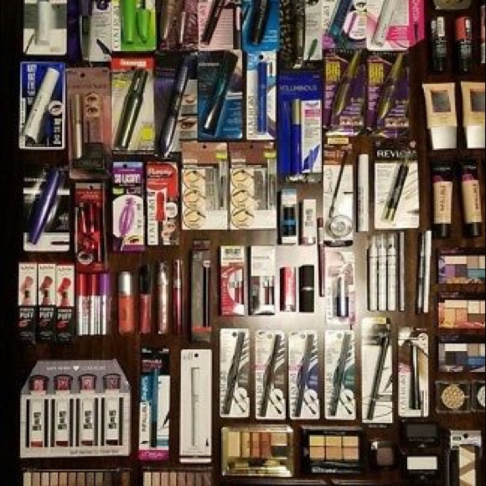 NEW! 100pcs - $95 Brand names cosmetics- De marca